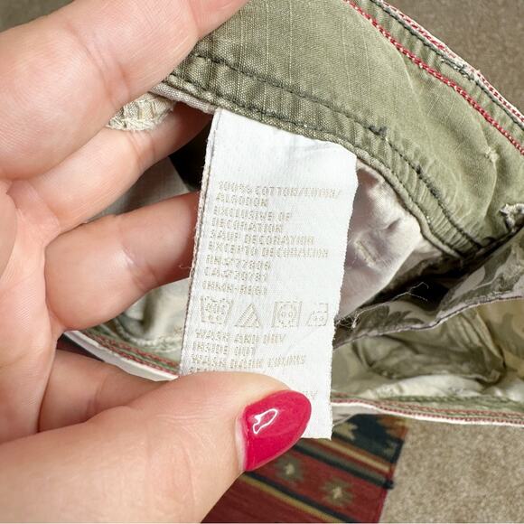 Tommy Hilfiger Vintage Y2K Green and White Printed Cargo Capris Size 6 - Picture 6 of 6